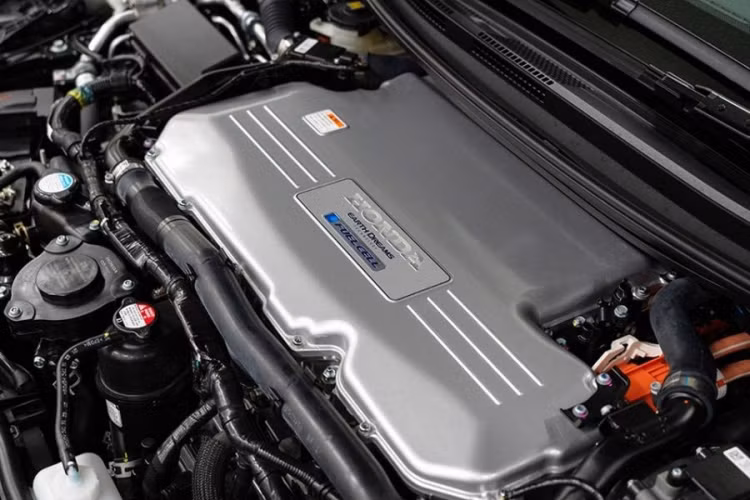 Hệ thống động cơ pin nhiên liệu hydrogen được Honda phát triển chung với General Motors. Theo hãng xe Nhật Bản, công nghệ mới có chi phí chỉ bằng một phần ba và tăng gấp đôi độ bền so với loại dùng trên Honda Clarity 2019. 