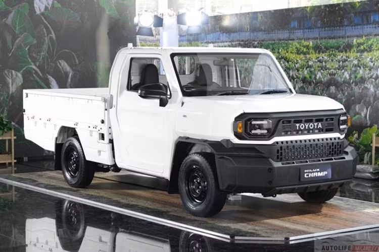 Toyota vừa chính thức ra mắt mẫu xe bán tải hoàn toàn mới Hilux Champ. Hãng xe Nhật Bản cho biết đây là sản phẩm được thiết kế dành riêng cho khu vực Đông Nam Á, do đó, nhiều khả năng Toyota Hilux Champ 2024 mới cũng sẽ có mặt tại thị trường Việt Nam trong thời gian tới.