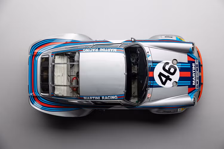 Chỉ có một trong bốn chiếc xe của đội Martini Racing còn tồn tại và sau 50 năm vinh quang tại Le Mans, những chiếc xe này sẽ trở thành huyền thoại. Chỉ có những vị chủ nhân giàu có mới có thể mang đến “cuộc đời mới” cho các huyền thoại này. 