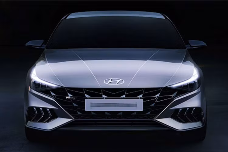 Hyundai đã bắt đầu nhận đặt trước Accent mới tại Ấn Độ, dự kiến ra mắt thị trường vào tháng 4 hoặc tháng 5/2023. Các đối thủ của Hyundai Accent tại thị trường này bao gồm: VW Virtus, Skoda Slavia, Honda City và Suzuki Ciaz.