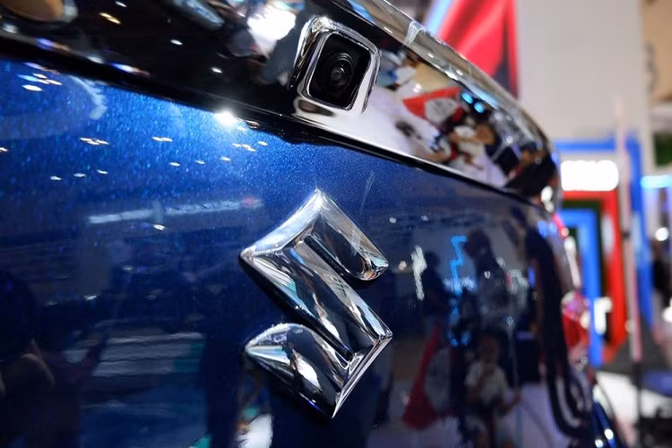 Trang bị an toàn của mẫu xe hatchback hạng B này gồm có 6 túi khí, hệ thống cân bằng điện tử, hệ thống hỗ trợ xuống dốc và hệ thống kiểm soát hành trình.
