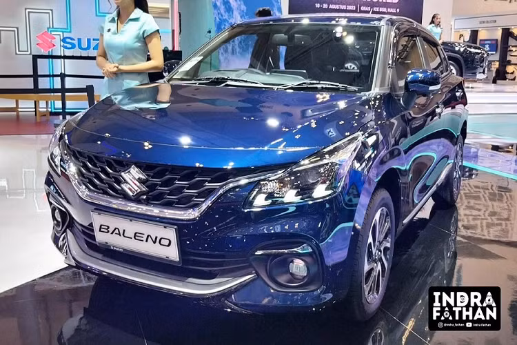 Khi mua mẫu xe này, khách hàng Indonesia có thể chọn 1 trong 5 màu sắc là xanh Prime Celestial Blue, đen Pearl Midnight Black, đỏ Prime Opulent Red, xám Prime Grandeur Gray và trắng Prime Arctic White. Giá xe Suzuki Baleno 2023 tại thị trường Indonesia khởi điểm từ 281,4 triệu Rupiah (khoảng 444 triệu đồng).