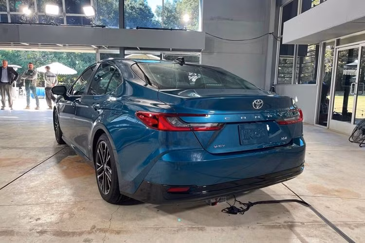 Mẫu sedan ăn khách Toyota cũng được trang bị gói công nghệ an toàn Toyota Safety Sense 3.0.