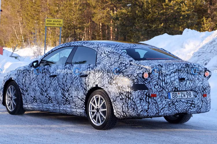 Mercedes-Benz CLA thế hệ thứ ba sẽ trang bị gói pin lithium iron phosphate (LFP) mới, sử dụng nguyên tắc sản xuất cell-to-pack và được cho là hiệu quả hơn các mẫu xe sử dụng pin lithium-ion hiện tại của hãng. Dự kiến phạm vi di chuyển gần 850 km với dung lượng pin đầy.