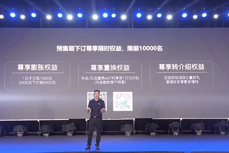 Trong tháng 8 này, Chery Omoda và Jaecoo đang chuẩn bị cho màn ra mắt xe rất hoành tráng tại Việt Nam, với điểm nhấn là khai trương đại lý chính hãng của Chery đầu tiên ở nước ta, chính vì thế, nhiều khách hàng trong nước đang rất hào hứng chờ đón các sản phẩm mới của hãng xe Trung Quốc, thậm chí, còn có không ít tò mò, liệu Chery có phân phối chiếc xe điện mới nhất của họ, eQ7 tại Việt Nam hay không.