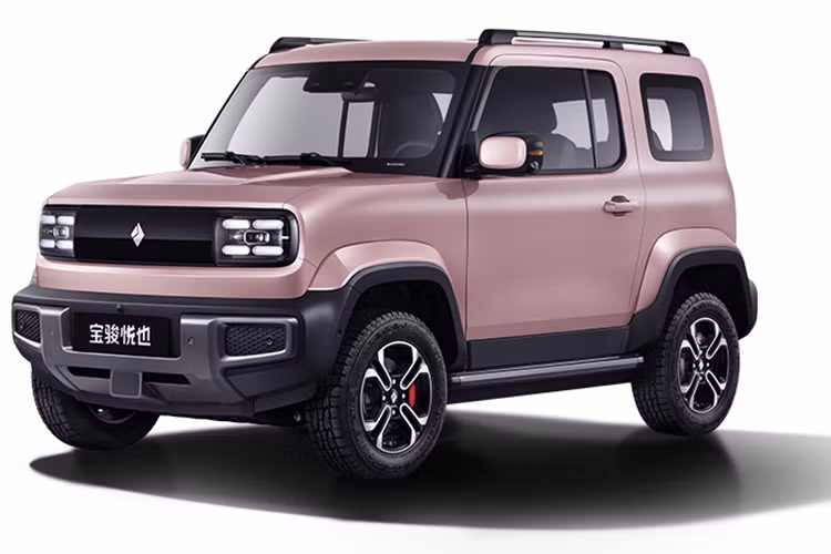 Có thể thấy Baojun Yep sở hữu trang bị tiện nghi và an toàn phong phú hơn so với người anh em Wuling Hongguang Mini EV đang bán ở Việt Nam.