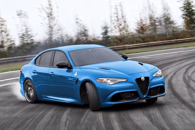 Một trong những ví dụ tiêu biểu được CEO Imparato đưa ra là mẫu sedan Alfa Romeo Giulia và biến thể hiệu năng cao Giulia Quadrifoglio của nó, cả hai đều sẽ được trang bị hệ truyền động thuần điện và không sử dụng động cơ đốt trong nữa.