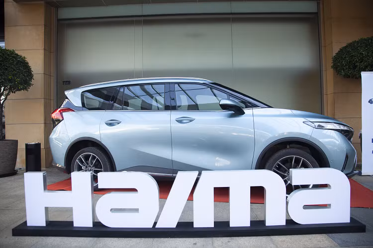 Hai mẫu xe Haima này mang thương hiệu 7X và 8S. Trong đó, Haima 7X là xe MPV cỡ nhỏ, cùng phân khúc với Mitsubishi Xpander, Honda BR-V và Toyota Veloz Cross. Haima 8S lại là SUV cỡ C, cạnh tranh với những đối thủ đáng gờm như Mazda CX-5, Honda CR-V và Hyundai Tucson tại thị trường Việt Nam.