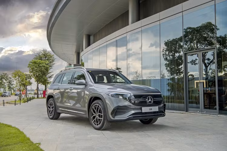 Can canh Mercedes-Benz EQB 250 tai Viet Nam, tu 2,289 ty dong