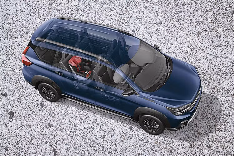 Chi tiết mới tiếp theo của Suzuki XL7 Hybrid 2024 chính là vành la-zăng sơn màu đen với đường kính 16 inch, giúp mẫu MPV này trông càng giống SUV hơn. Trong khi đó, ăng ten trên nóc xe sẽ được thiết kế đơn giản và hiện đại hơn.