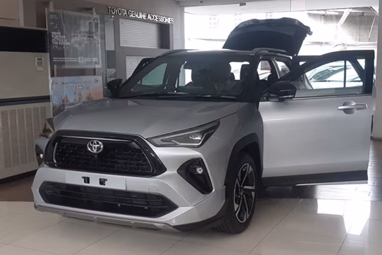 Thông tin về trang bị và động cơ của Toyota Yaris Cross 2023 tại Việt Nam chưa được hé lộ. Nhiều khả năng mẫu SUV cỡ B này cũng có 2 tùy chọn động cơ như xe ở Indonesia.