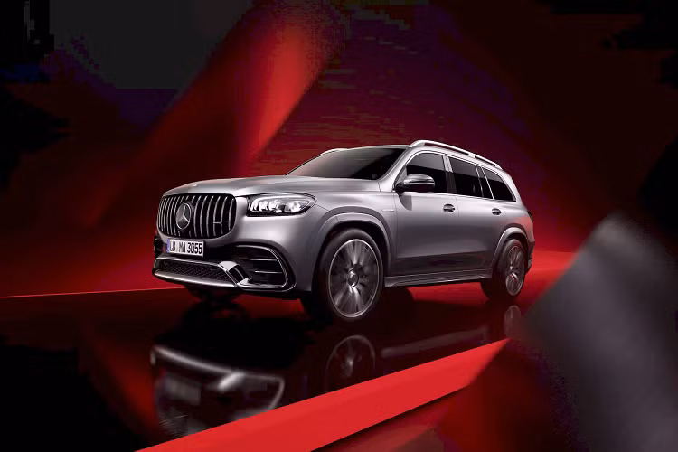Chế độ Off-Road cũng đã được tích hợp vào hệ thống, hiển thị các chi tiết về độ dốc, độ nghiêng bên, la bàn và góc lái. Các mẫu xe được trang bị gói Parking Package và camera 360 độ cũng có chức năng 'nắp ca-pô trong suốt' hiển thị chế độ xem ảo dưới gầm trước của chiếc SUV
