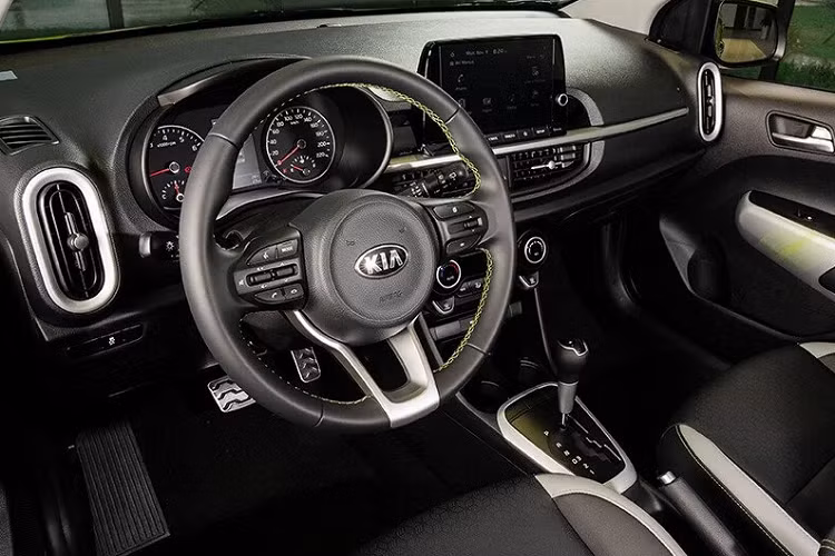 Trong thời gian qua, Kia Morning liên tục bán kém hơn các đối thủ cùng phân khúc như VinFast Fadil và Hyundai Grand i10. Ngay cả khi nhiều đối thủ đã bị ngừng bán như VinFast Fadil và Honda Brio, Kia Morning cũng không thể cải thiện sức bán.