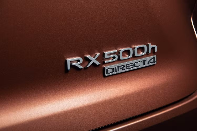 Sự kết hợp đó tạo nên sản phẩm thứ 3 nằm trong Chương Tiếp theo (The Next Chapter) của Lexus xoay quanh 4 trụ cột chính gồm Thiết kế, Dấu ấn Trải nghiệm lái Lexus, Điện hóa và Công nghệ tiên tiến.