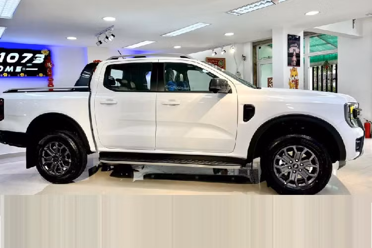 Theo người chia sẻ, dù được rao với giá cao, 2,4 tỷ đồng nhưng chiếc Ford Ranger biển ngũ quý 7 đã có người đặt cọc. Theo phong thủy, số 7 vốn không phải một con số được quá nhiều người phương Đông ưa chuộng bởi theo từ Hán, số 7 được đọc là "Thất".
