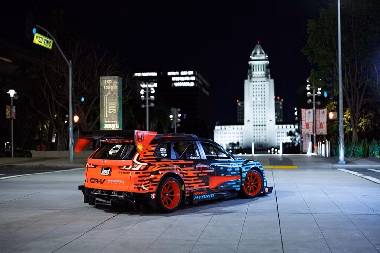 Honda cho biết khách hàng có thể tận mặt chứng kiến Honda CR-V Hybrid Racer tại Grand Prix St. Petersburg diễn ra vào cuối tuần này. Ngoài ra, hãng cũng có kế hoạch giới thiệu mẫu xe đặc biệt của mình tại một số địa điểm khác trong khuôn khổ IndyCar 2023.