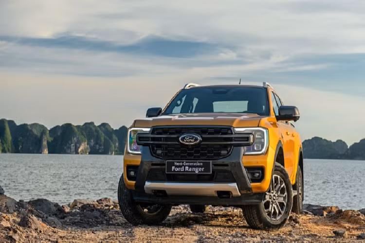  5. Ford Ranger “Ông vua bán tải” tháng 7/2023 đã ghi nhận sự tụt giảm mạnh về doanh số, khiến xe “rớt đài” tới 3 bậc. Cụ thể, trong tháng vừa qua, Ford Ranger đạt doanh số 1.175 chiếc, giảm khá mạnh tới 26% (1.585 chiếc) so với tháng 6. Tổng kết 7 tháng đầu năm 2023, Ford Ranger bán ra 8.775 xe.