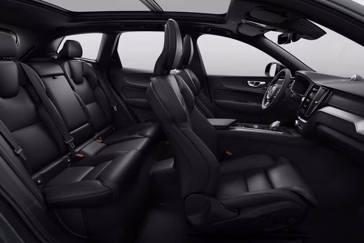 Mức giá xe Volvo XC60 B5 Black Edition 2024 có mức niêm yết khoảng 58.595 USD (khoảng 1,36 tỷ đồng). Trong khi đó, phiên bản XC60 T8 Recharge Ultimate Black Edition cao cấp hơn có giá từ 70.045 USD (khoảng 1,65 tỷ đồng).