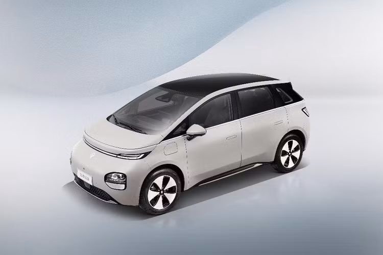 Baojun đã chính thức giới thiệu chiếc xe SUV điện cỡ nhỏ Yep 2023 ra thị trường Trung Quốc, đã nhanh chóng nhận được sự quan tâm của người tiêu dùng, và đến nay hãng xe Trung Quốc lại tiết lộ sắp cho ra mắt 1 mẫu xe hoàn toàn mới - chiếc Baojun Yunduo chạy điện cỡ nhỏ phục vụ di chuyển hằng ngày.