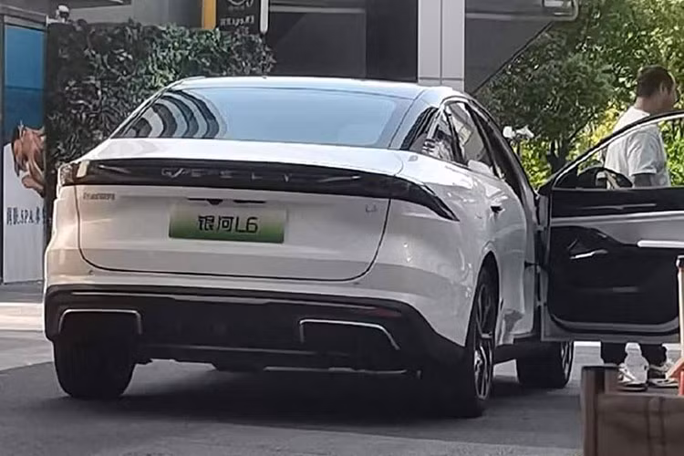 Geely tuyên bố rằng động cơ NordThor Hybrid 8848 của họ đang nhắm trực tiếp vào công nghệ hybrid DM của BYD với hiệu suất nhiệt của động cơ là 46%, và có khả năng hiện thực hóa 20 chế độ lái.