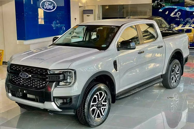 Trong suốt nhiều năm qua, Ford Ranger liên tục là mẫu xe bán tải đắt khách nhất tại Việt Nam. Trong quý I năm nay, mẫu xe này sở hữu doanh số cộng dồn lên đến 3.656 xe, bỏ xa các đối thủ như Mitsubishi Triton, Toyota Hilux hay Isuzu D-Max. Thậm chí, kết quả của Ford Ranger còn cao hơn nhiều so với doanh số của tất cả các đối thủ cộng lại.