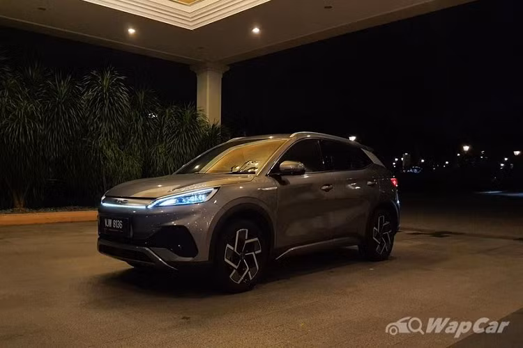 Mẫu sedan bán chạy nhất tại Thái Lan là BYD Atto 3 của Trung Quốc với 14.314 chiếc đến tay khách hàng trong 8 tháng đầu năm, chiếm gần 33% thị phần. Theo sau là Neta V – một mẫu SUV thuần điện khác cũng tới từ Trung Quốc với lượng xe bán ra đạt 1.251 chiếc. Trong khi đó, Tesla Model Y xếp thứ ba và đạt doanh số 4.503 chiếc tính trong 8 tháng đầu năm 2023.