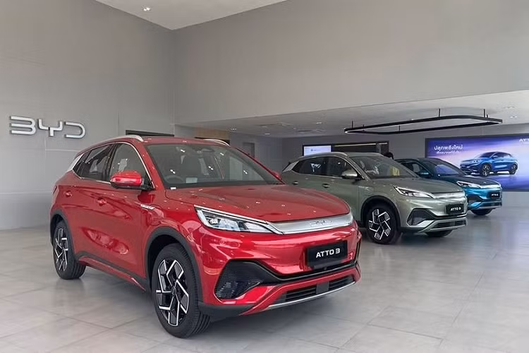 Thái Lan là quốc gia dẫn đầu khu vực Đông Nam Á về doanh số xe điện. Theo các báo cáo thị trường, trong 8 tháng đầu năm, lượng xe điện bán ra tại thị trường này là 43.472 chiếc, chiếm 9,58% tổng doanh số thị trường ôtô Thái Lan (453.748 chiếc). Đáng chú ý, doanh số xe điện trong 8 tháng gần nhất đã vượt xa tổng số xe điện đã bán tại Thái Lan trong 3 năm qua (12.270 chiếc), và BYD Atto 3 đang bán chạy nhất.