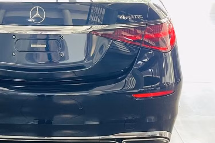 Cung cấp sức mạnh cho cả 2 phiên bản Mercedes-Benz S 450 và S 450 Luxury 2022 là khối động cơ I6 3.0L có công nghệ EQ Boost, cho công suất 367 mã lực và mô-men xoắn 500 Nm, kết hợp số tự động 9 cấp.