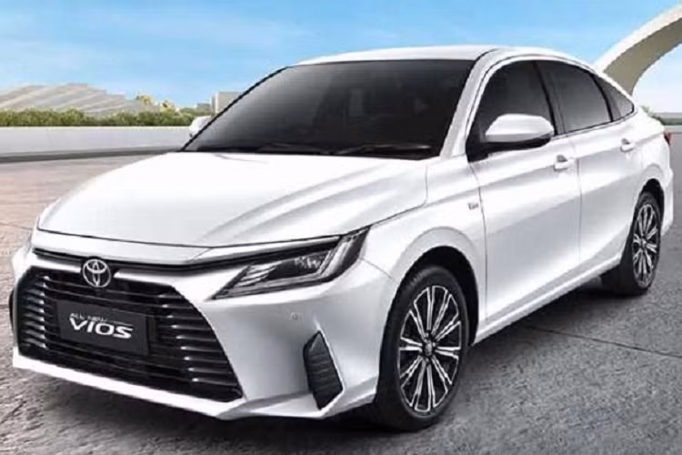 Giới truyền thông Thái Lan dự đoán xe sẽ có giá cao hơn khoảng 100.000 Baht (70 triệu đồng) so với phiên bản máy xăng. Tại Việt Nam, Toyota Vios phiên bản mới cũng chuẩn bị được ra mắt. Tuy nhiên, xe ở Việt Nam chỉ là phiên bản nâng cấp nhẹ trong thiết kế thay vì thế hệ mới như tại Thái Lan, Indonesia và Lào.