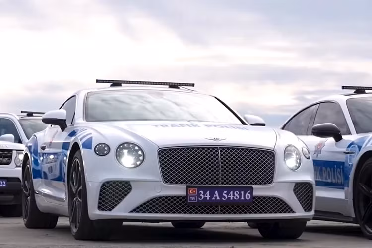 Bentley Continenal GT là mẫu grand tourer thể thao đến từ Anh Quốc, với 2 tùy chọn động cơ V8 4.0L hoặc động cơ W12 6.0L tùy theo phiên bản.