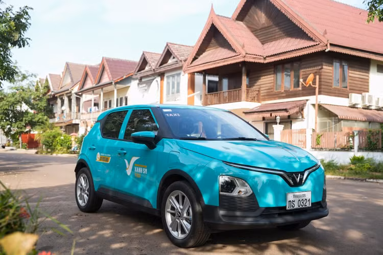Những ngày cuối tháng 10/2023, lô taxi điện Xanh SM đầu tiên của GSM chính thức tới Thủ đô Viêng Chăn (Lào), đánh dấu cột mốc đầu tiên trong kế hoạch tiến ra thị trường nước ngoài của GSM.