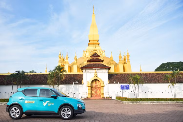 Giới chuyên gia tin tưởng, với thế hệ xe chất lượng, không ồn, không khí thải và dịch vụ xuất sắc, Xanh SM sẽ từng bước kiến tạo thói quen di chuyển bằng phương tiện xanh, thông minh và thân thiện với môi trường trong đời sống hàng ngày tại Lào. Trước đó, tại Việt Nam, Xanh SM cũng đã thành công khi tạo nên những thay đổi lớn với người dùng Việt.