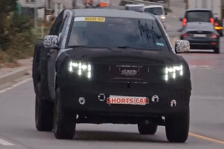 Trong vài năm trở lại đây, tin đồn về việc hãng Kia phát triển xe bán tải đã liên tục xuất hiện. Tin đồn này cuối cùng cũng sắp trở thành sự thật khi đại diện của hãng Kia xác nhận kế hoạch phát triển xe bán tải tại một hội nghị đại lý ở Úc. Mẫu xe bán tải của Kia có tên mã nội bộ là TK hay Kia Tasman 2024 mới.