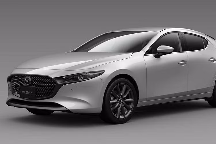 Trang bị an toàn của Mazda3 2023 được nâng cấp khá nhiều với việc bổ sung Hệ thống cảnh báo phân tâm khi đang lái xe. Trong trường hợp phát hiện người lái đang không tập trung, hệ thống trên sẽ kích hoạt cảnh báo bằng âm thanh cũng như thông báo trên màn hình. Bên cạnh đó, Mazda3 giờ đây được trang bị cả Hệ thống cảnh báo vật cản phía trước, bao gồm tính năng phát hiện người đi bộ qua đường.