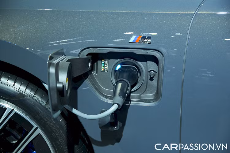 Xe cũng được trang bị các tính năng phục hồi, tiết kiệm năng lượng được nâng cấp để nhận diện đèn giao thông và phát hiện các đoạn xuống dốc. Hệ thống tái tạo sẽ tự động hoạt động khi đến gần giao lộ hoặc ngắt nguồn điện khỏi động cơ khi xuống dốc để quay tự do