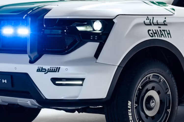 Được biết, chiếc Ghiath được phát triển dựa trên mẫu xe Nissan Patrol. Tuy nhiên, nhiều chi tiết ngoại thất đã được tinh chỉnh để chiếc xe nhìn mạnh mẽ và dữ dằn hơn. Xe sở hữu ngoại thất màu trắng đặc biệt đi kèm phần đồ họa nhận diện màu xanh lá cây.