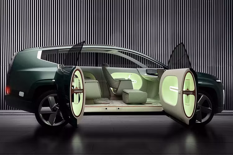 Seven Concept của Hyundai được phát triển dựa trên nền tảng mô-đun điện-toàn cầu (E-GMP) tương tự của Hyundai như Ioniq 5, Ioniq 6, và cả Genesis GV60 và Kia EV6.