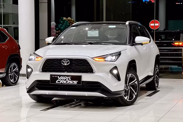Toyota Yaris Cross ra mat 