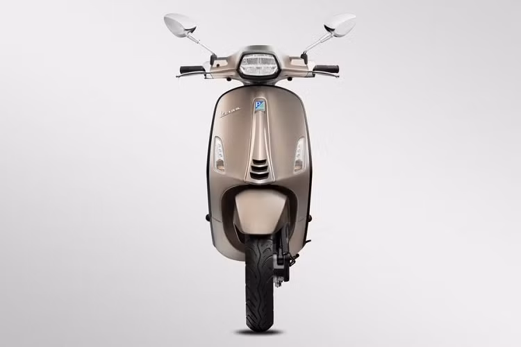 Giá xe Vespa Sprint S TFT 2023 tại Việt Nam có mức bán niêm yết là 98,4 triệu đối với phiên bản 125 và 110 triệu đồng đối với với bản 150. Trong khi đó, Vespa Sprint S dùng cụm đồng hồ cơ thông thường với mức giá niêm yết từ 81,3 triệu đồng.