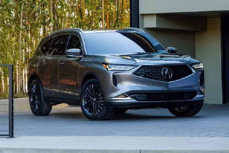 Thứ nhất là động cơ xăng V6, hút khí tự nhiên, dung tích 3.5L ở Acura MDX thông thường. Thứ hai là động cơ xăng V6, tăng áp, dung tích 3.0L dành cho Acura MDX Type S mới.