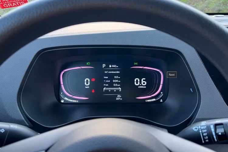 Ngay cả động cơ xăng hút khí tự nhiên, dung tích 1.5L của Kia Carens 2023 cũng được nâng cấp để có thể chạy bằng nhiên liệu sinh học E20 và đáp ứng tiêu chuẩn RDE. Trong khi đó, động cơ xăng 4 xi-lanh, tăng áp, dung tích 1.5L của Kia Carens 2023 tại Ấn Độ sẽ được thay bằng máy xăng mới.