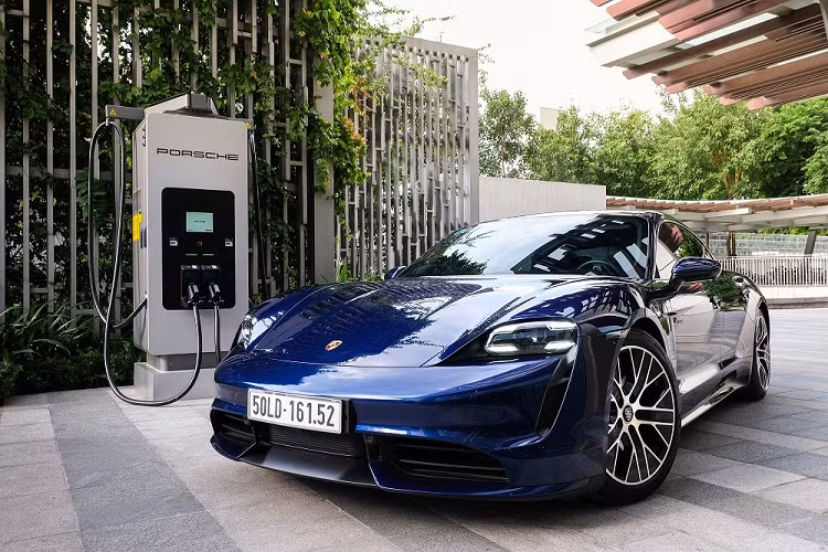 Porsche ghi nhan so luong xe giao tang ky luc nua dau 2023-Hinh-3