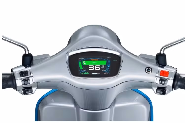Theo hãng Piaggio, khả năng vận hành thực tế của Vespa Elettrica có nhiều điểm giống với một mẫu xe tay ga 50 phân khối. Ngoài ra, xe còn có thêm cả chế độ ECO, hạn chế tốc độ ở mức dưới 30 km/h để tiết kiệm điện.