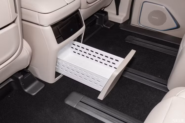 Thời gian tăng tốc từ vị trí xuất phát lên 100 km/h của xe Wey Gaoshan chỉ là 5,7 giây. Trong các kịch bản đô thị, pin dung lượng lớn 37,96kWh lắp trên xe có phạm vi hoạt động hoàn toàn bằng điện là 140 km trong điều kiện WLTC, và 175 theo cách đo của CTLC.
