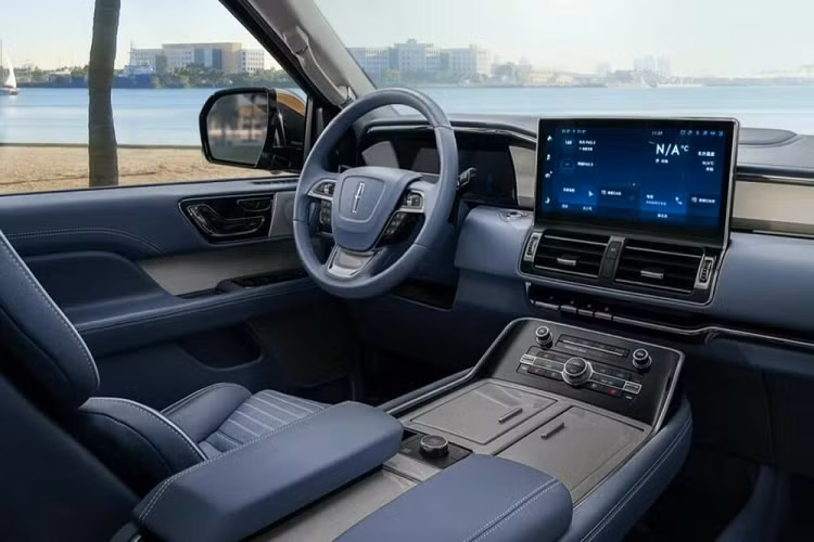 Ngoài ra, xe cũng được trang bị hệ thống âm thanh Revel Ultima 28 loa và hệ thống phần mền Lincoln Co-Pilot360 2.0 ADAS cung cấp khả năng tự lái cấp 2+.