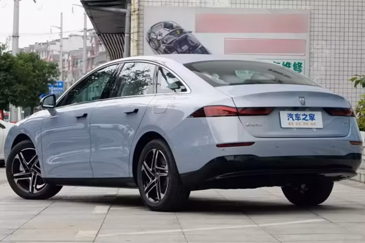 Chúng áp dụng ngôn ngữ thiết kế dòng D mới của Roewe và thể hiện sự hiểu biết mới nhất của Roewe về các sản phẩm năng lượng mới bằng "sự sang trọng và thẩm mỹ về công nghệ". Về ngoại hình, thiết kế của mẫu DMH và EV hơi khác nhau, khác với thiết kế của các sản phẩm dòng Roewe hiện có.