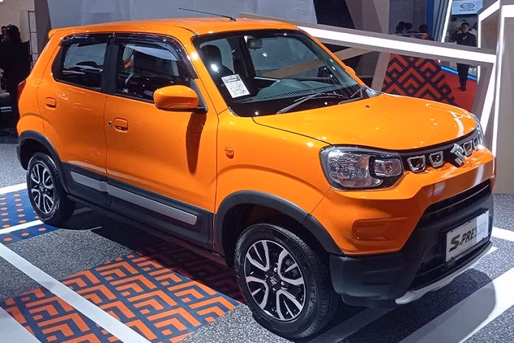 Tại triển lãm IIMS 2023 diễn ra tại Indonesia, hãng Suzuki không chỉ giới thiệu mẫu SUV cỡ B mới mang tên Grand Vitara. Bên cạnh đó, hãng còn ra mắt cả phiên bản nâng cấp nhẹ của mẫu SUV đô thị cỡ nhỏ Suzuki S-Presso 2023 mới. Đây là mẫu xe đã lần đầu tiên trình làng tại Indonesia vào năm ngoái.