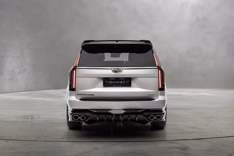 Nội thất của chiếc SUV Cadillac Escalade được cá nhân hóa với các chất liệu cao cấp, ghế bọc da sang trọng cùng các trang trí nội thất bắt mắt.