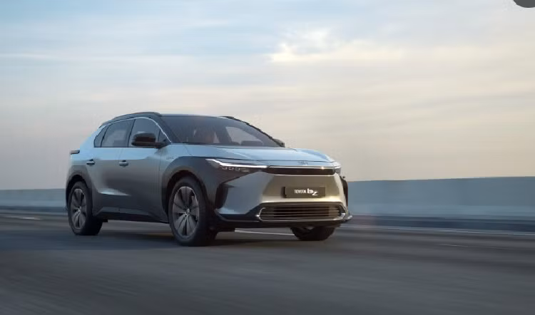 Xe dien Toyota co the chay toi 1.500km/lan sac nho loai pin nay