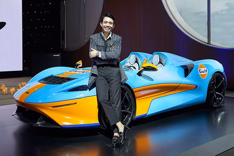 Còn về phía đại gia Minh Nhựa, hiện anh chỉ sở hữu độc nhất mẫu hypercar Pagani Huayra và đang chờ bàn giao siêu xe McLaren Eva.